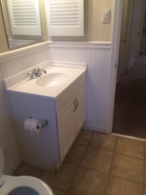 Building Photo - 2 Bedroom, 1 Bath apt