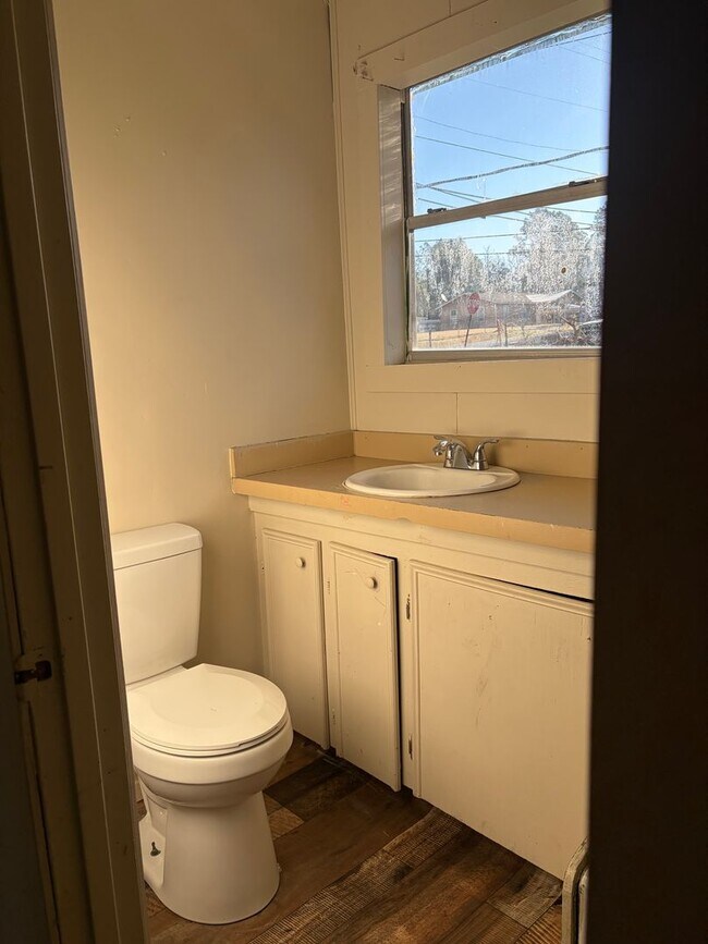 Building Photo - 516 Bayou Maria Rd