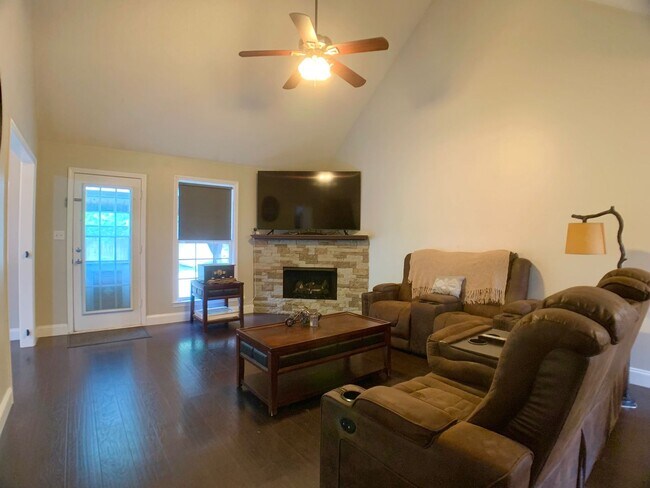 Building Photo - 4069 Challis Dr