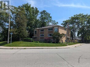 Building Photo - 52-52 Peter St N