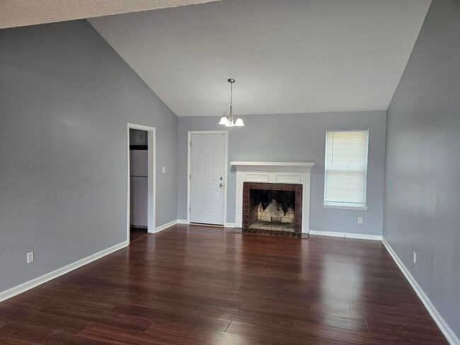 Building Photo - 2600 Carrington Dr