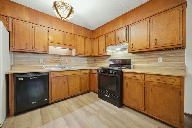 Foto del edificio - 1701 Rose Garden Ln