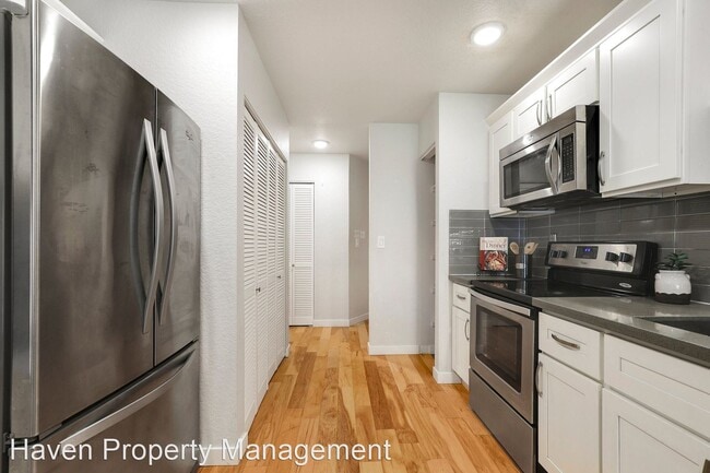 Building Photo - 2 br, 1 bath House - 4200 Factoria Blvd SE...