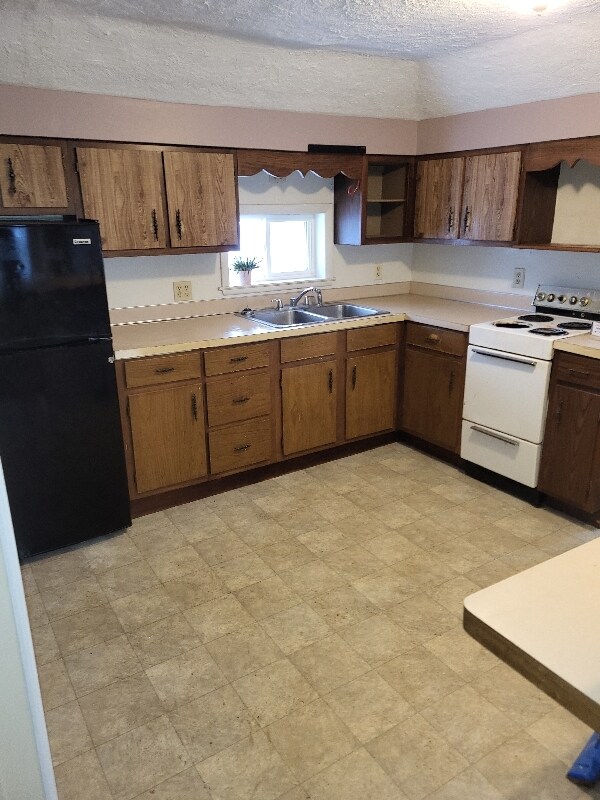 Primary Photo - 242 Oakwood St