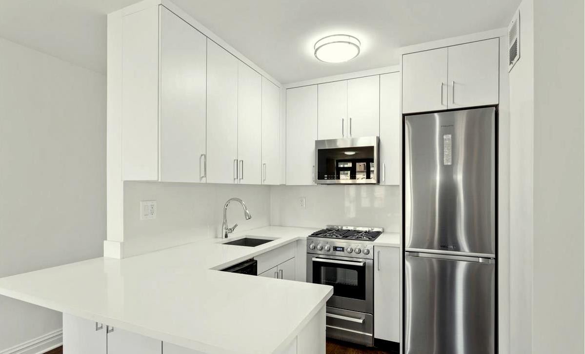 Primary Photo - 156 E 35th St