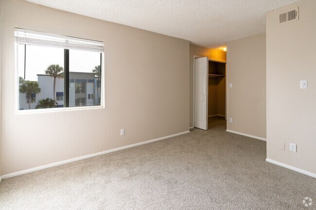 2 BR, 1 BA - 925 SF - Lakeside Villas