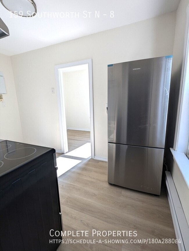 Building Photo - Renovated Bachelor Unit with Private Kitch...