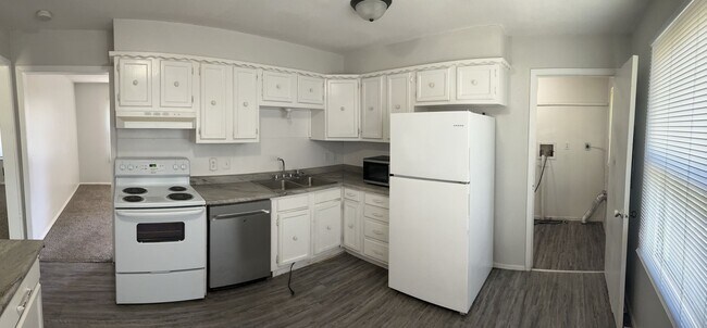 Foto del edificio - Charming 3-bedroom, 1.5-bathroom home available for rent in Clearwater, KS!