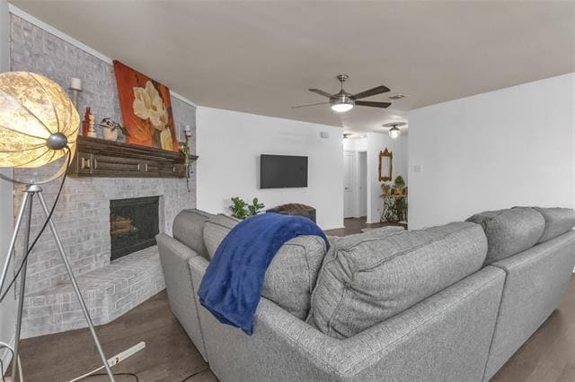 Foto del edificio - 2050 Lake Trail Dr