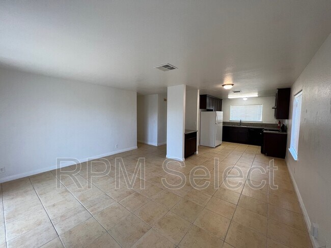 Foto del edificio - 7023 Woodbine Ave