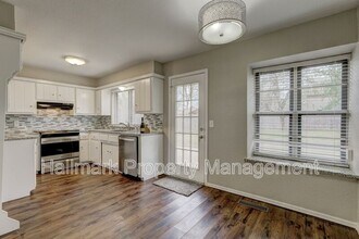 Building Photo - 816 N Briarcliff Dr
