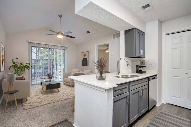 Building Photo - Oaklyn