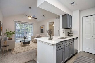 Building Photo - Oaklyn