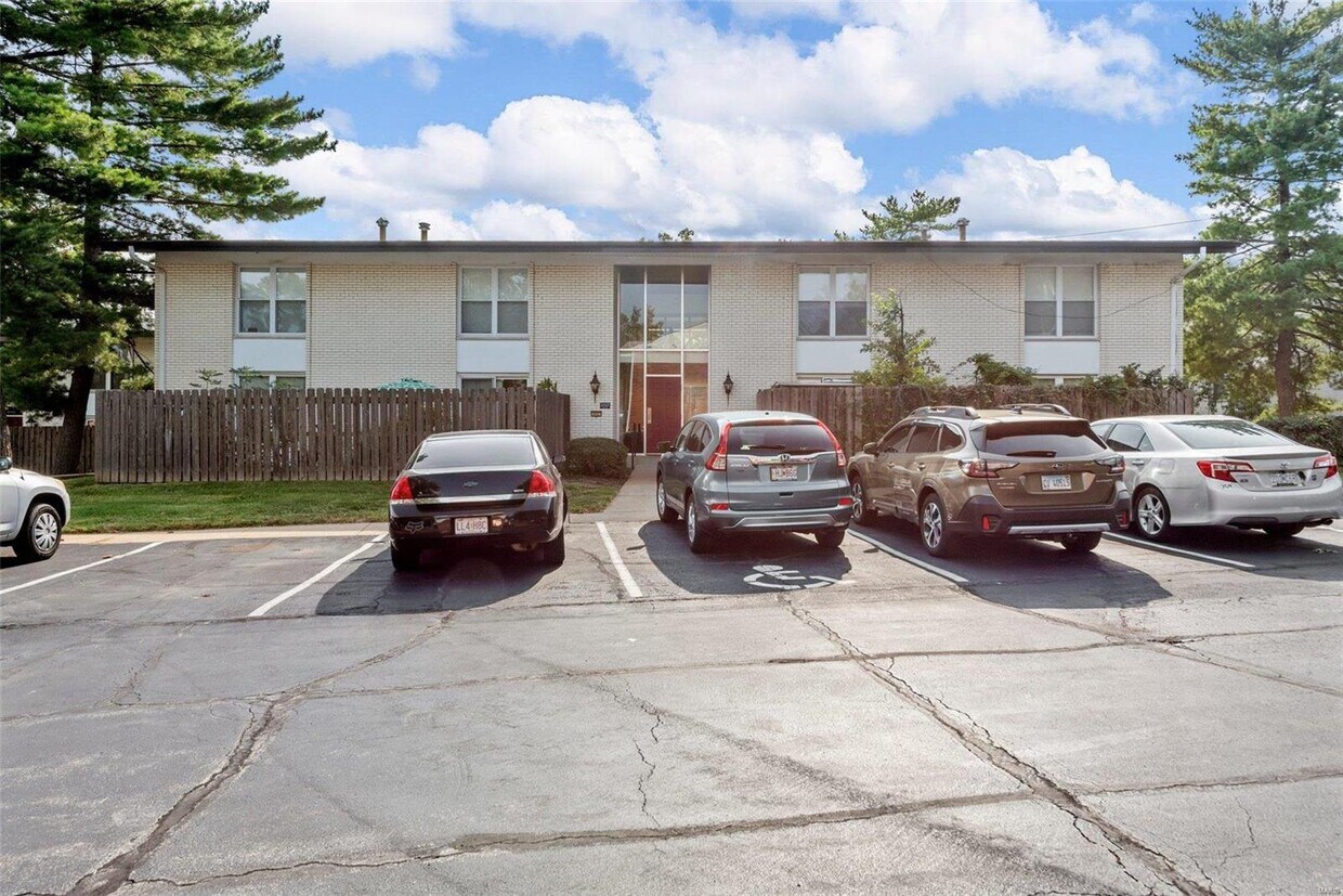 Primary Photo - 10421 Briarbend Dr