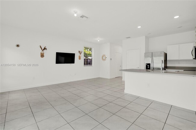 Building Photo - 1161 SW 8th Ave