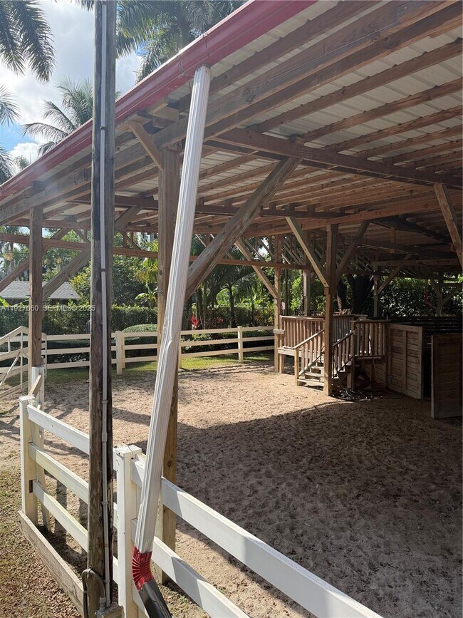 Foto del edificio - 5877 SW 123rd Ave