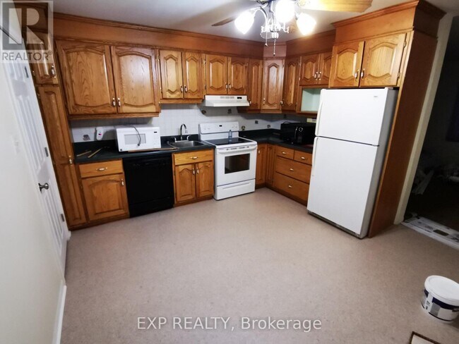 Photo du bâtiment - 348 Dufferin Ave