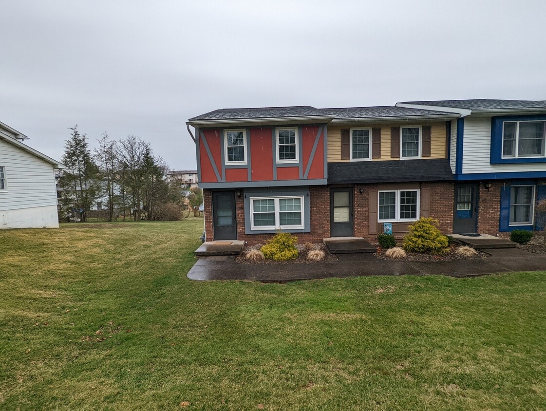 628 Peachview Ln, Duncansville, PA 16635 Townhome Rentals in