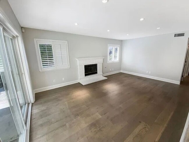 Foto del edificio - 5982 Birdie Dr