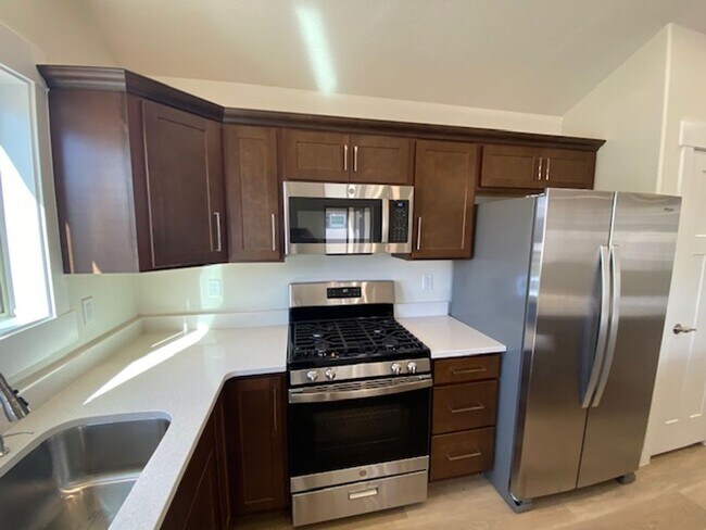 Foto del edificio - Newer construction - 3 bedroom- 2 bath Single Family Home