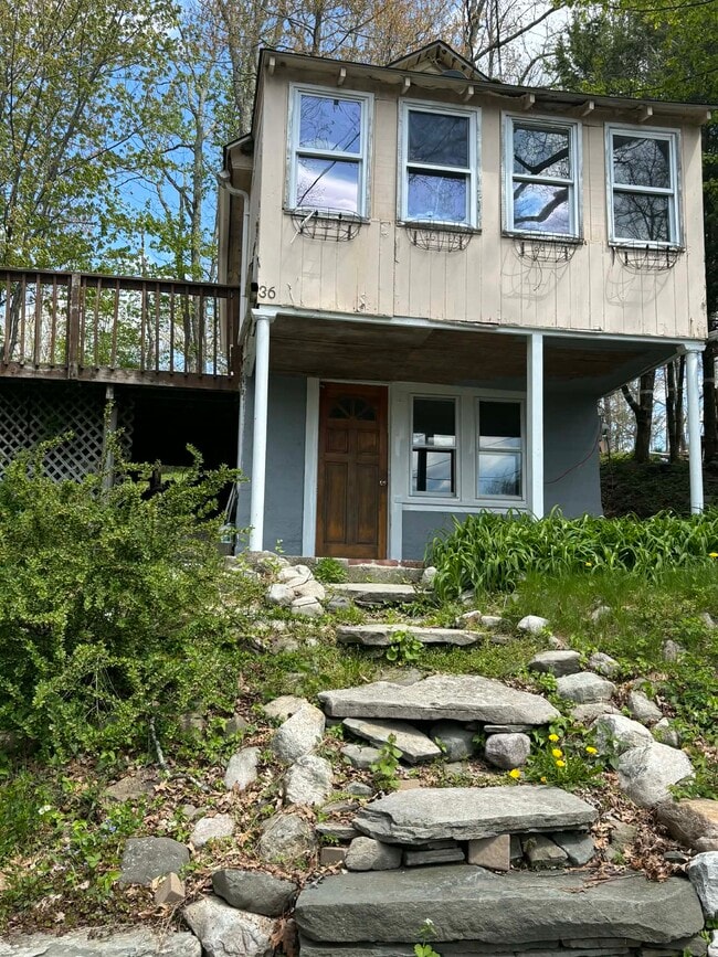 Building Photo - 36 Maple Trl