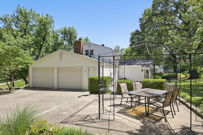 Foto del edificio - 1306 Marion Dr