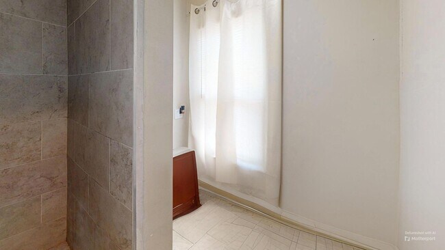 Foto del edificio - Mission Hill Area. Available September 1. ...