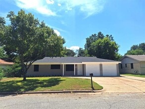 Building Photo - 8100 Cross Dr