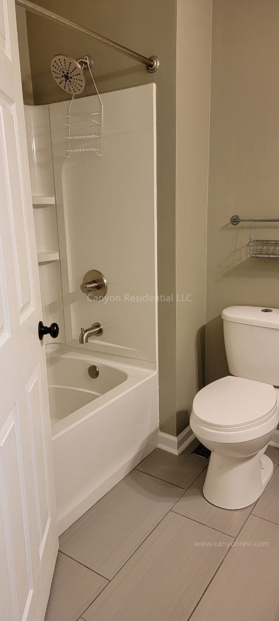 Building Photo - 6141 Blue Ash Dr