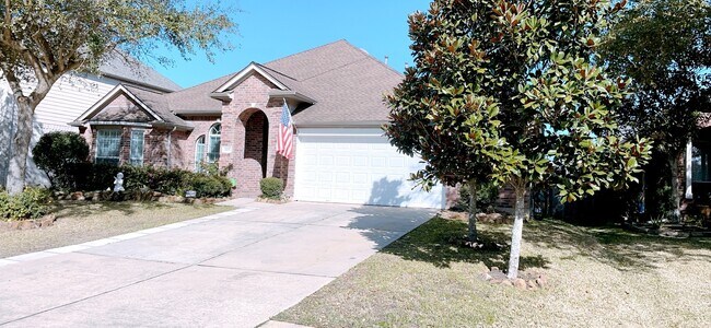 Building Photo - 2910 Sandleigh Dr