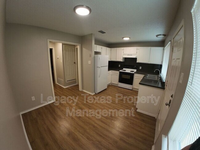 Building Photo - 1607 Sun Valley Dr
