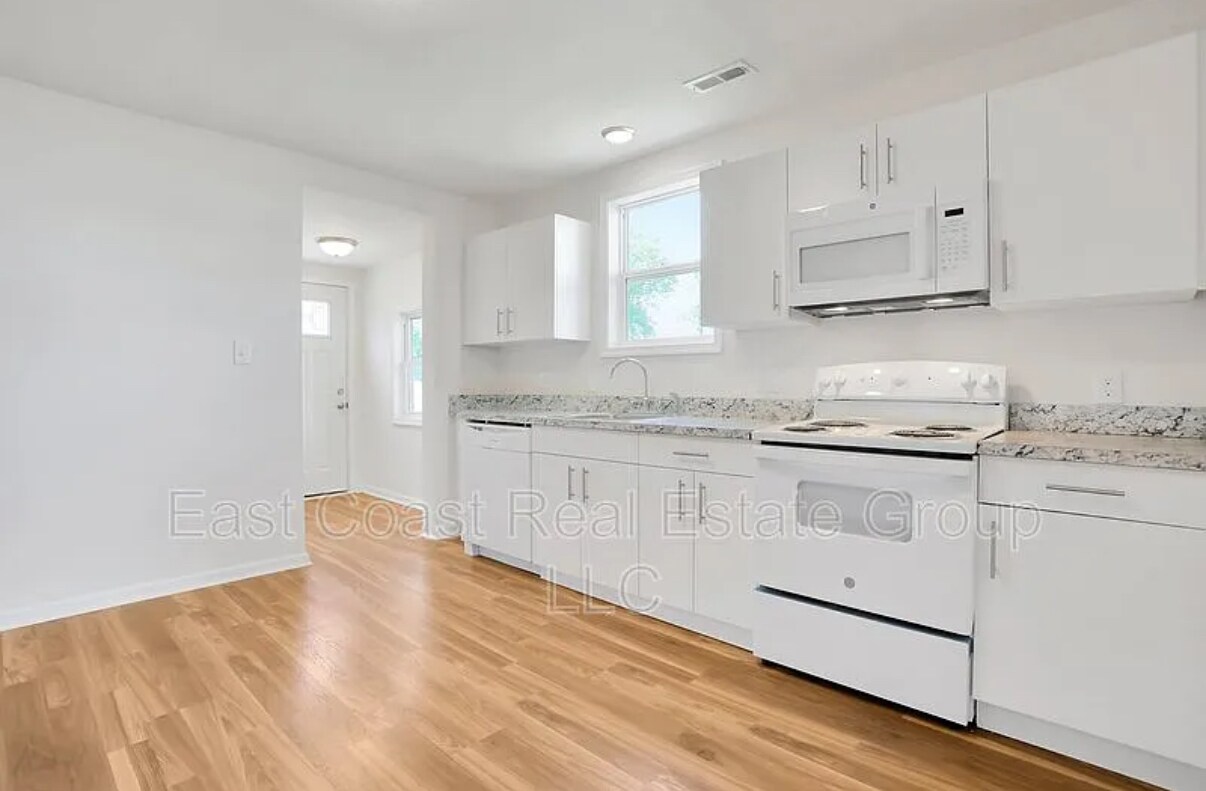 Foto principal - 15729 Fenton Ave