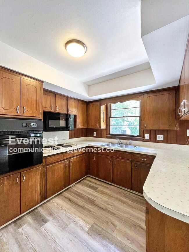Foto del edificio - 7451 Stacy Dr