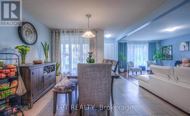 Photo du bâtiment - UPPER- 16 BLACKWELL DRIVE