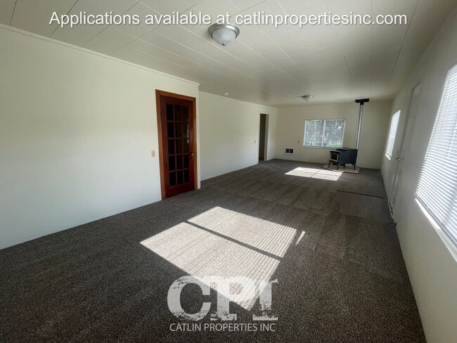 Building Photo - Holiday Special - 1/2 First Month's rent!!