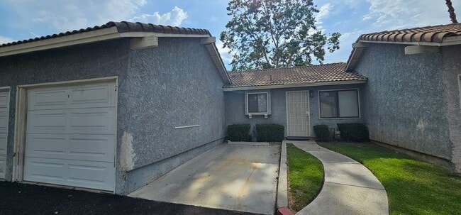 Foto del edificio - 9505 Arlington Ave