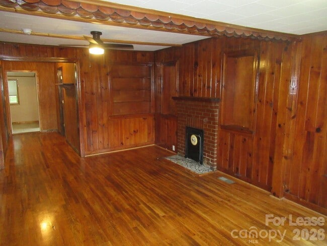 Building Photo - 306 2nd St