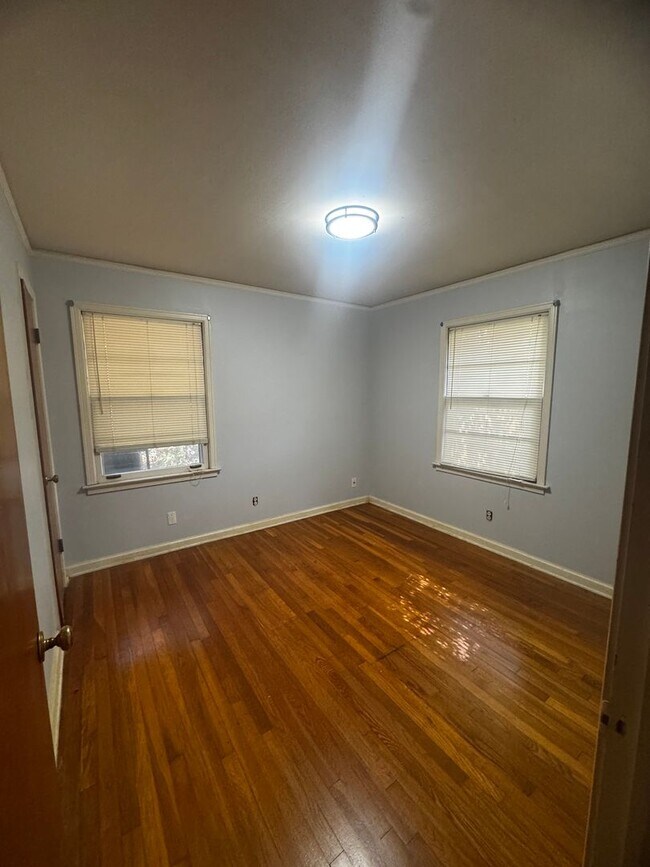 Building Photo - 186 E Salem Dr