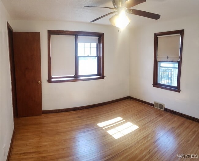 Building Photo - 2744 Woodlawn Ave