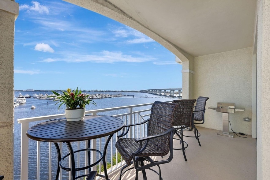 Photo - 775 NW Flagler Ave