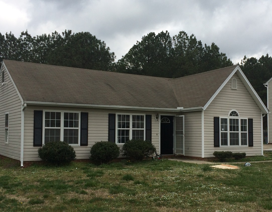 Foto principal - 6320 Walnut Forest Ct