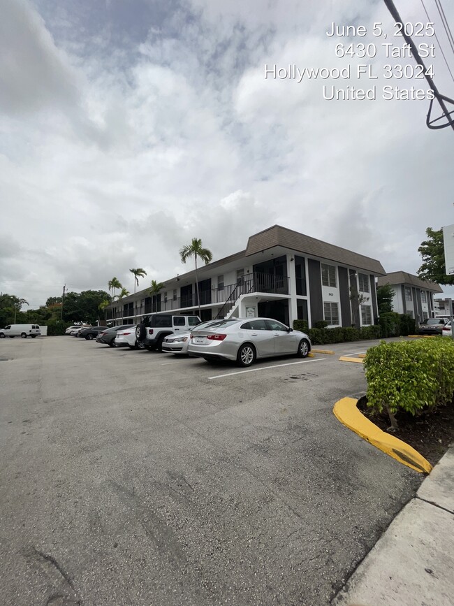 Building Photo - Taft Plaza Apartments