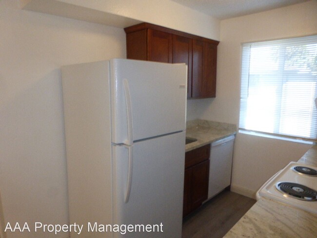 Building Photo - 1 br, 1 bath House - 1133 Meadow Lane #50