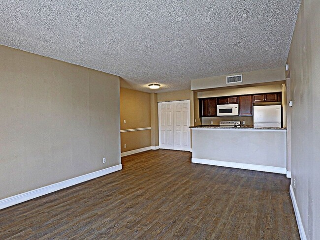 Photo - Mystic Gardens 5319-1905 Apartment