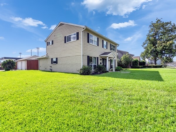 Building Photo - 2103 Longhorn Dr