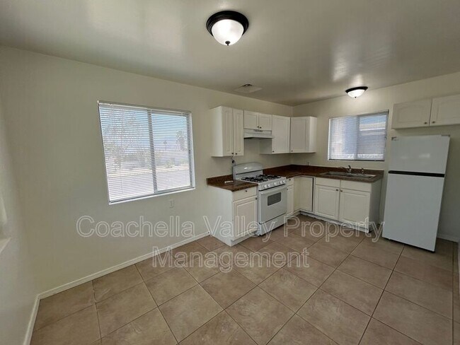 Foto del edificio - 66358 First St