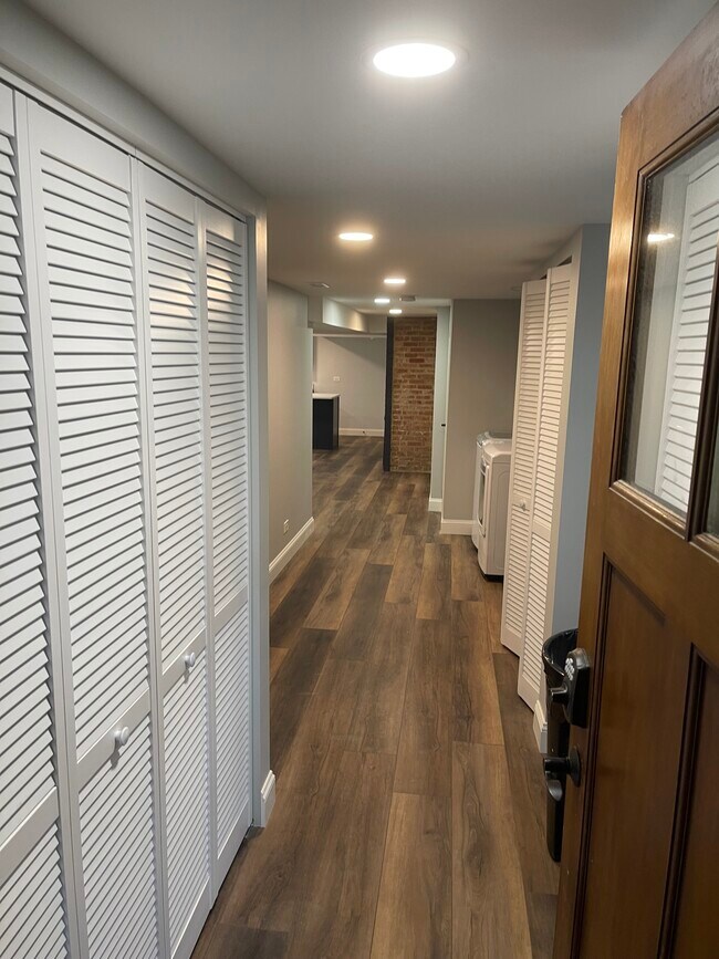 Foto del edificio - 945 N La Grange Rd