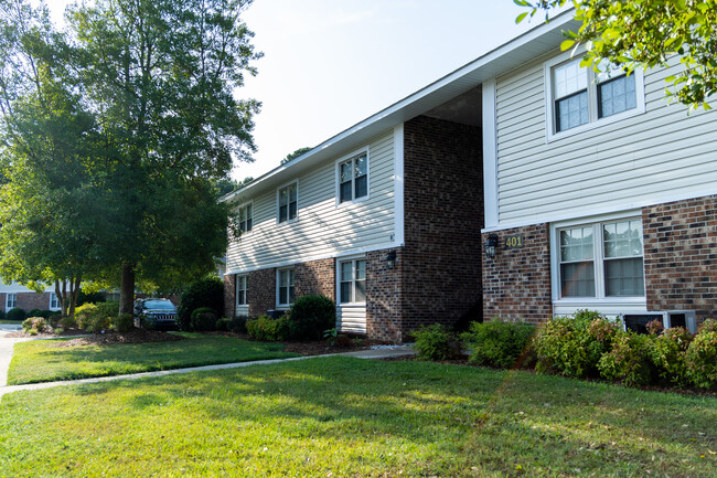 Eastbrook Exterior - Eastbrook and Village Green Apartments