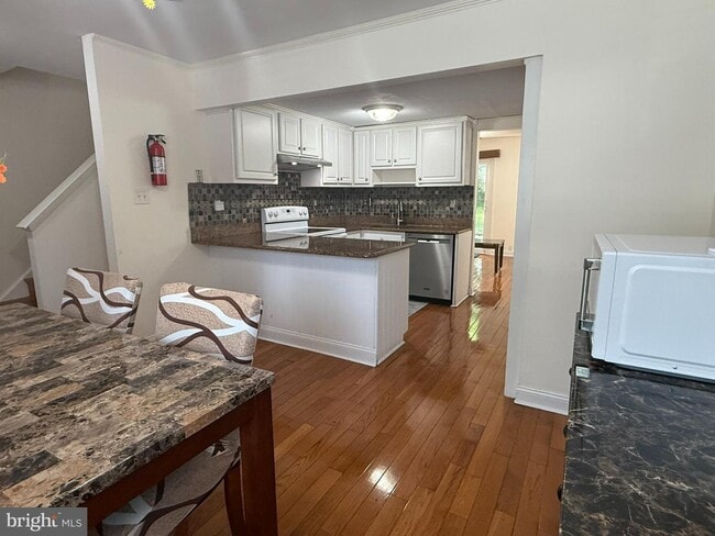 Building Photo - 1080 Pendleton Ct