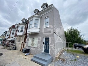 Building Photo - 631 E Market St